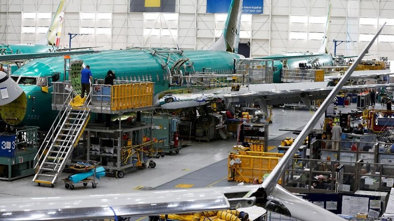 Boeing Co mengembangkan perbaikan perangkat lunak yang dinamakan Maneuvering Characteristics Augmentation System (MCAS) pada pesawat 737 Max-nya.