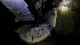 Sejak tahun 1980-an Gua Malham sudah dipetakan, namun terhenti lama dan dua tahun lalu akhirnya dilanjutkan. (REUTERS/Nir Elias)
