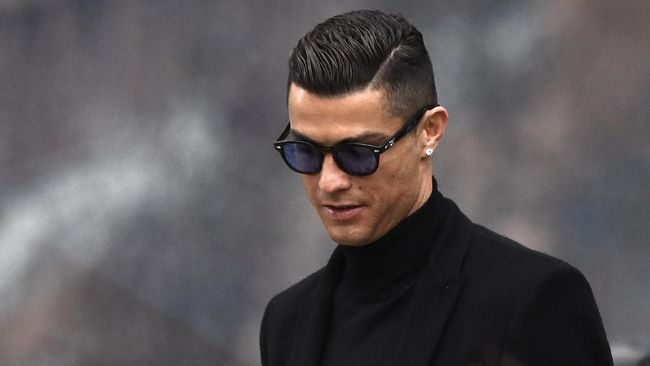 Ronaldo Sepakat Potong Gaji Rp68 Miliar karena Corona