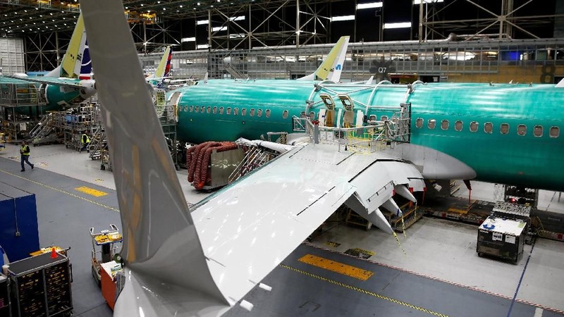 Boeing Co mengembangkan perbaikan perangkat lunak yang dinamakan Maneuvering Characteristics Augmentation System (MCAS) pada pesawat 737 Max-nya.