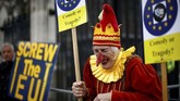 Padahal, batas penentuan Brexit tinggal tiga hari lagi. (REUTERS/Henry Nicholls)