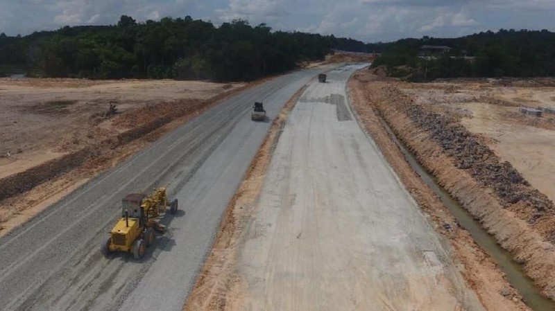Pembangunan ini merupakan jalan tol pertama di Kalimantan Timur yang proses pengerjaannya sudah mencapai 85,7 persen.
