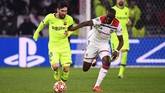 Gelandang bertahan Lyon Tanguy NDombele Alvaro (kanan) dikabarkan AS menjadi incaran pelatih Real Madrid Zinedine Zidane sebagai bentuk antisipasi kepergian Casemiro. (FRANCK FIFE / AFP)
