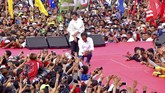Jokowi menjanjikan penuntasan sejumlah proyek infrastruktur di Sulawesi Barat jika menang di Pilpres 2019. Menurutnya sejumlah proyek jalan yang dalam proses pengerjaan akan rampung pada 2020. Di antaranya, proyek jalan lintas Mamuju, Mamasa, Tabang, Toraja. (Dok.Istimewa)