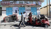Sejumlah saksi mata menganggap ledakan bom itu bak bencana besar di Mogadishu. (Reuters/Feisal Omar)