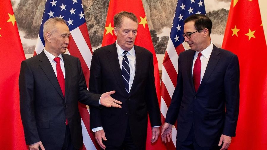 Dewan Negara China mengatakan pemerintah akan terus menunda pengenaan bea impor tambahan terhadap kendaraan dari Amerika Serikat (AS).