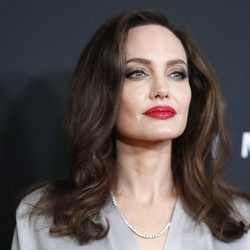 Angelina Jolie Kepergok Makan Bareng Konglomerat Inggris
