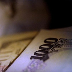 Trump Naikkan Bea Impor Lagi, Yen Bersinar