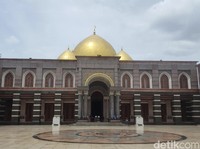 Berapa Dana yang Dihabiskan untuk Membuat Masjid Kubah Emas?