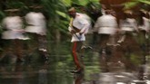 Pasukan penjagaan sedang bersiap-siap menyambut kedatangan Pangeran Charles di Havana, Kuba. (Reuters/Fernando Medina)