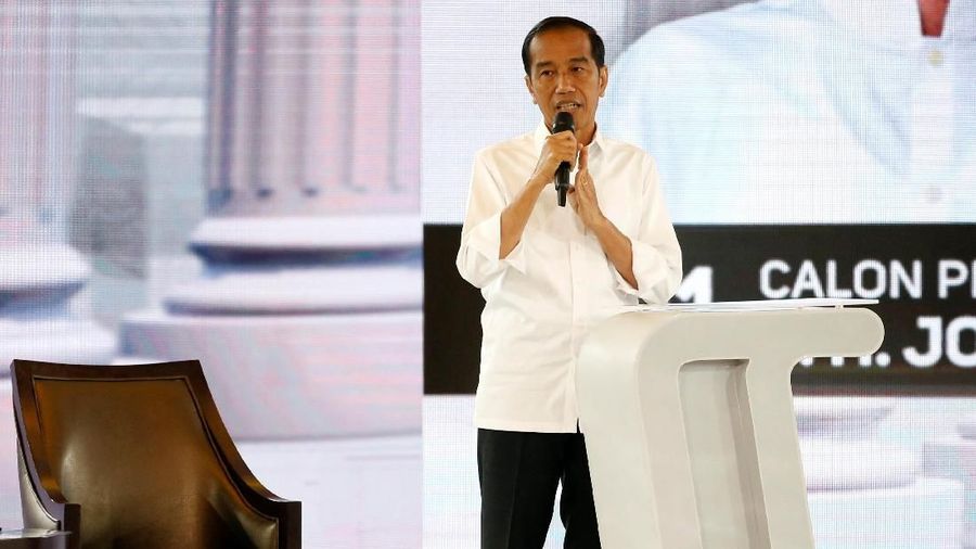 Jokowi berjanji akan menerbitkan tiga kartu baru apabila kembali terpilih sebagai presiden pada tanggal 17 April nanti