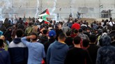 Tercatat empat pemuda Palestina tewas ditembak tentara Israel dalam unjuk rasa itu. (REUTERS/Mohammed Salem)