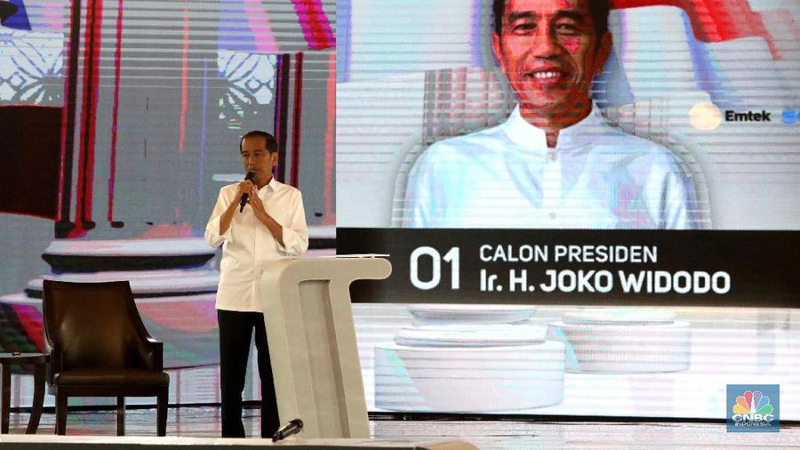 Debat pemilihan presiden tahap IV yang berlangsung malam ini memanas, terutama saat membahas soal anggaran pertahanan dan keamanan negara.