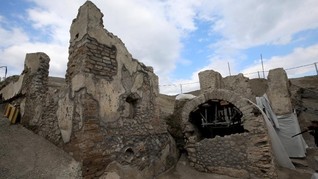 FOTO: Upaya Restorasi Keindahan Yunani di Gunung Pompeii