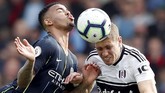 Hingga laga usai, Man City unggul 2-0 dan kembali ke puncak klasemen. The Citizens kini mengumpulkan 77 poin, unggul satu poin atas Liverpool. (REUTERS/David Klein)