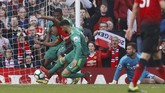 Antony Martial mencetak gol pada menit ke-78 sekaligus mengubah kedudukan menjadi 2-0 untuk Man United setelah berjibaku di depan gawang Watford. (Action Images via Reuters/Jason Cairnduff)