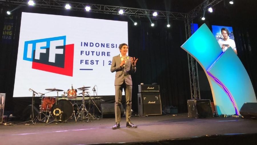 Menteri Belia dan Sukan Malaysia Syed Saddiq Abdul Rahman bicara dengan penuh kharisma di atas panggung.