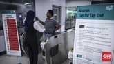 Melihat antusiasme masyarakat DKI Jakarta selama masa percobaan, PT Mass Rapid Transit (MRT) Jakarta melihat masa depan menjanjikan. (CNN Indonesia/Hesti Rika)