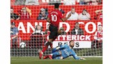 Man United butuh 28 menit untuk mengubah angka di papan skor. Marcus Rashford mencetak gol setelah menerima umpan dari Luke Shaw. (REUTERS/Andrew Yates)
