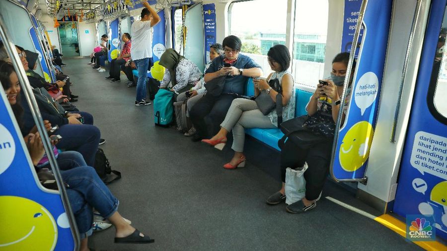 MRT Jakarta mulai beroperasi secara komersial pada Senin (1/4/2019).