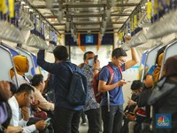 Mengintip Hari Pertama MRT Jakarta yang tak Gratis Lagi