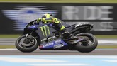 Valentino Rossi merayakan debutnya di MotoGP dengan meraih podium kedua di MotoGP Argentina 2019. (AP Photo/Nicolas Aguilera)