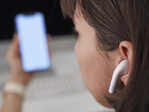 Netizen Usia 20-an Ngaku Tuli Keseringan Pakai Headset, Waspadai Gejala Awalnya