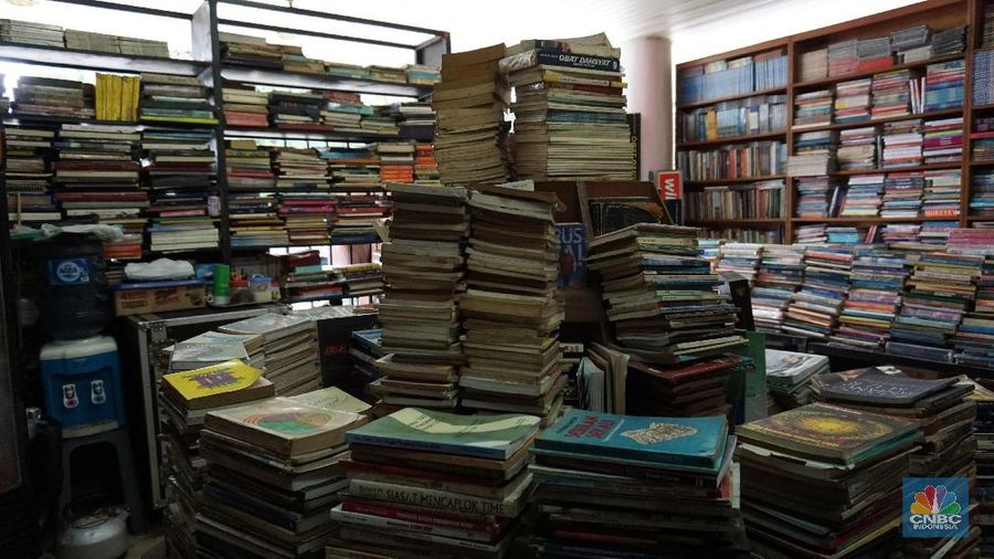 Mari sedikit bernostalgia di pusat toko buku bekas di Jakarta.
