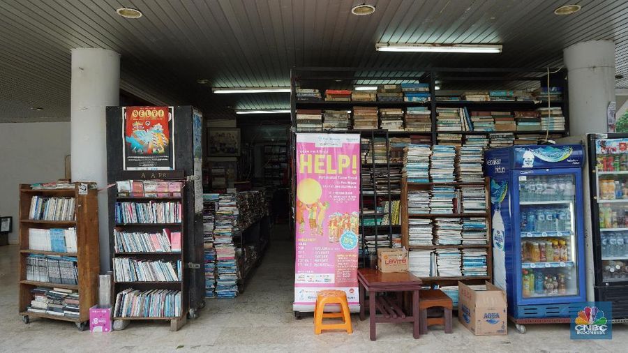 Mari sedikit bernostalgia di pusat toko buku bekas di Jakarta.