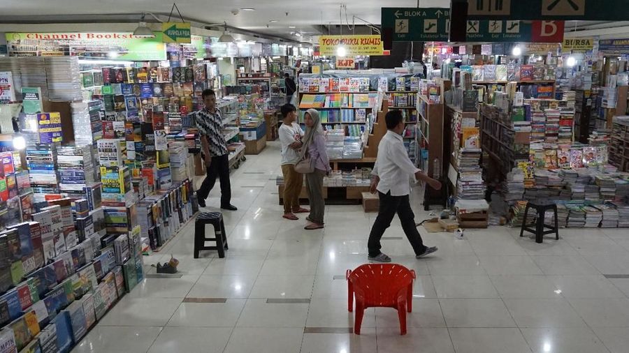 Mari sedikit bernostalgia di pusat toko buku bekas di Jakarta.