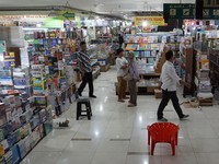 Melihat Toko Buku Bekas yang Mulai Sepi Pengunjung