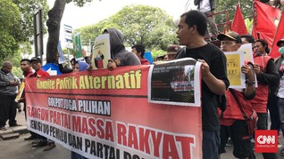 Puluhan Orang Demo KPU, Minta Golput Tak Diintimidasi
