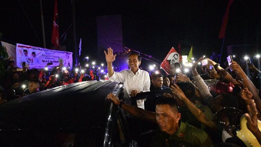 Mencari pekerjaan di Indonesia memang bukan perkara mudah.