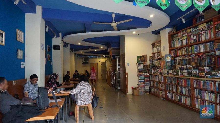 Mari sedikit bernostalgia di pusat toko buku bekas di Jakarta.