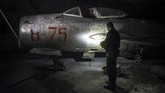 Peninggalan persenjataan ini adalah warisan dari masa kepemimpinan diktator Albania, Enver Hoxha. Selama empat dasawarsa memimpin, dia menjadikan kekuatan militer negara itu sebagai yang paling kuat di kawasan Balkan. (Photo by Gent SHKULLAKU / AFP)