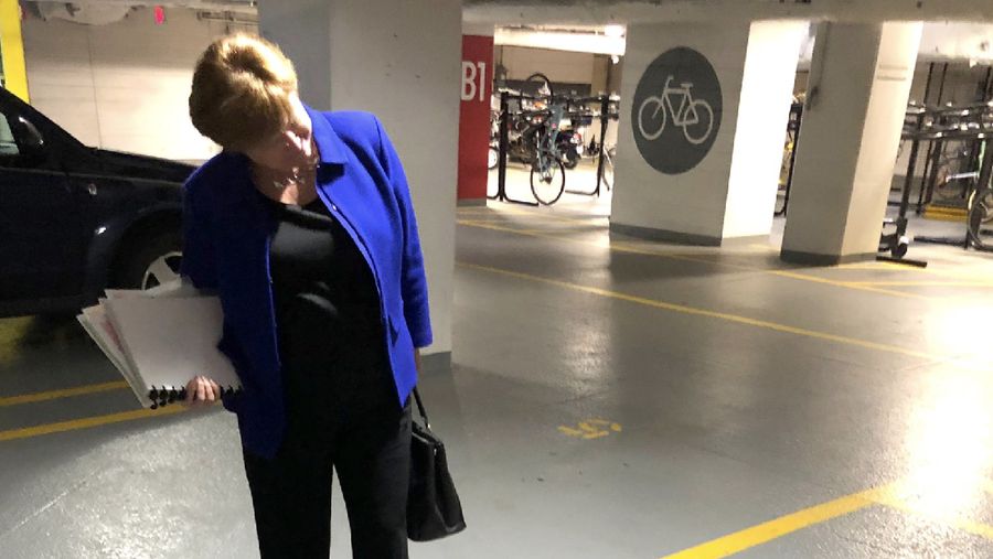 Presiden Interim Bank Dunia (World Bank) Kristalina Georgieva dikerjai koleganya saat April Mop.