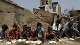 Akan tetapi, badai tersebut biasanya tak sampai menelan korban jiwa. (REUTERS/Navesh Chitrakar)