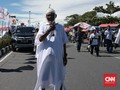 Ketika Pria Berkain Kafan di Padang Doakan Prabowo Presiden