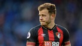 Mirror menyebut Ryan Fraser yang kini bermain di Bournemouth menjadi incaran Arsenal. (REUTERS/Peter Powell)