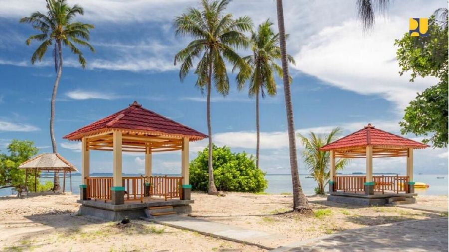 Kecantikan Kepulauan Seribu kini tak kalah dengan suasana pantai di Maldives.