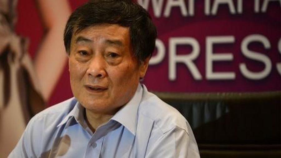 This picture taken on July 17, 2013 shows the president of Chinese food and beverage company Wahaha, Zong Qinghou, attending a press conference in Beijing.  Zong, who was previously China's richest person, is now China's second richest person with a wealth of 11 billion USD after Wang Jianlin, head of conglomerate Wanda Group -- a private firm with interests ranging from property to retailing -- who has an estimated wealth of 14 billion USD, according to Forbes magazine on September 10, 2013.     AFP PHOTO / WANG ZHAO (Photo by WANG ZHAO / AFP)