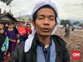 Thoyib 'Ngalap' Berkah Cium Tangan Kiai di Kampanye Ma'ruf