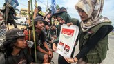 Sosialisasi Pemilu 2019 bagi para komunitas jalanan Vespa Ekstrem Nusantara di Lhoksumawe, Aceh dengan mengenalkan tata cara pemberian suara melalui pencoblosan pada 17 April 2019. ANTARA FOTO/Rahmad/hp.