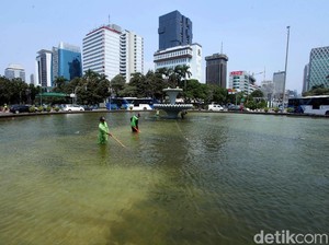 Viral Perempuan Berendam di Kolam Patung Kuda Jakpus, Ternyata ODGJ