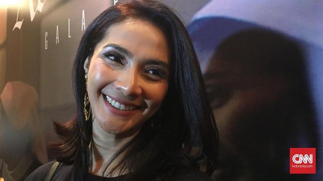 Maudy Koesnaedi Petik Nilai Kesetiaan dari Peran Biarawati