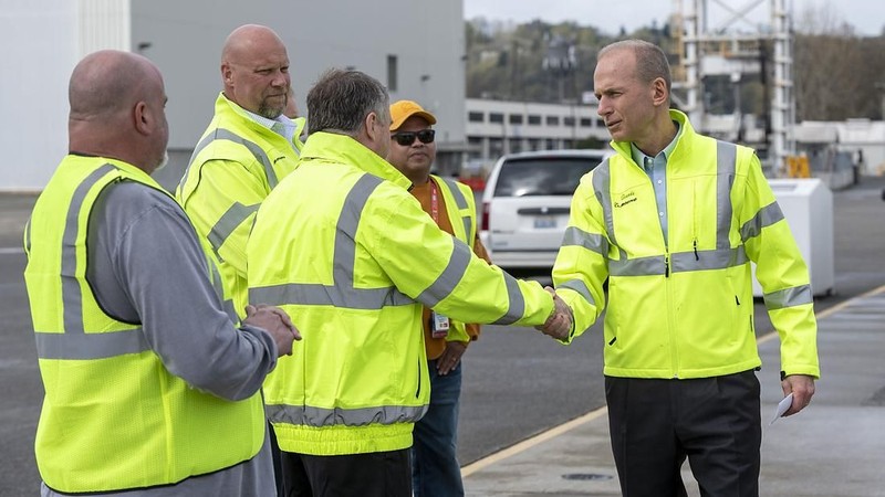 Pembaruan perangkat lunak berfungsi sebagaimana dirancang, dan pilot mendarat dengan selamat di Boeing Field.