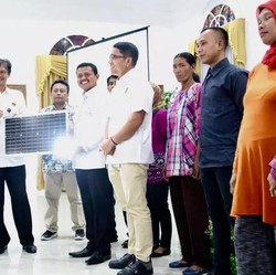 Giliran Sumedang Dapat Ribuan Lampu Surya Hemat Energi