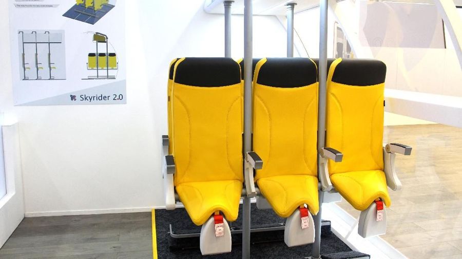 Kursi berdiri versi Skyrider 3.0 kembali dipajang di Aircraft Interiors Expo 2019 (AIX) di Hamburg, Jerman.