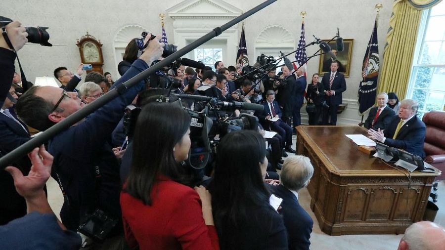 Presiden AS tersebut seolah-olah tidak mengetahui siapa yang membayar bea cukai pada akhirnya.