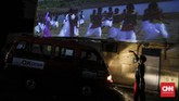 Film-film yang selalu jadi favorit penonton adalah film lawas tentang silat, komedi, horor dan film Bollywood. (CNN Indonesia/ Hesti Rika)